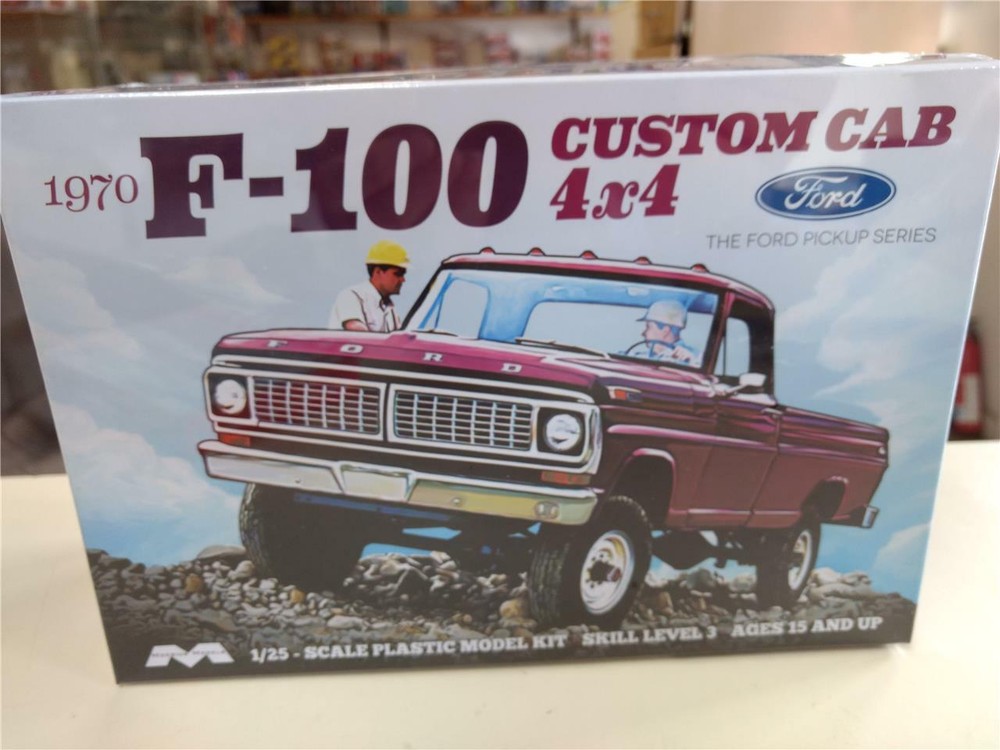 Moebius 1230 1970 F-100 Custom Cab 4×4 model kit
