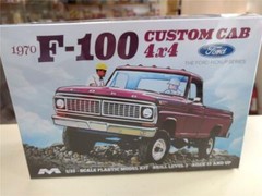 Moebius 1230 1970 F-100 Custom Cab 4×4 model kit