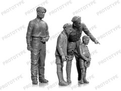 FCM 36 with French Tank Crew (Plastic model kit) 1/35 ICM 35338