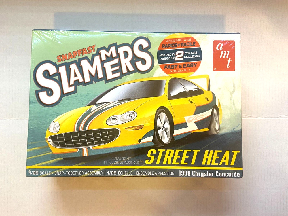 AMT Snapfast Slammers Street Heat 1998 Chrysler Concorde Plastic Model Kit(202)