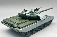 Amusing Hobby 35A067 1/35 Ukraine Main Battle Tank T-72AMT