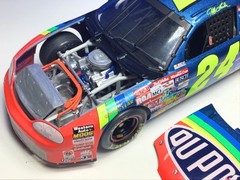 BUILT MODEL CAR Chevy Monte Carlo #24 Jeff Gordon DUPONT NASCAR JUNKYARD