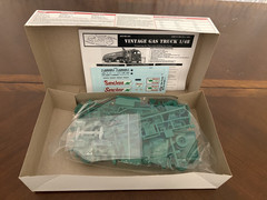 WHITE-FRUEHAUF SINCLAIR GAS TRUCK (2020 MODEL KIT) – NEW
