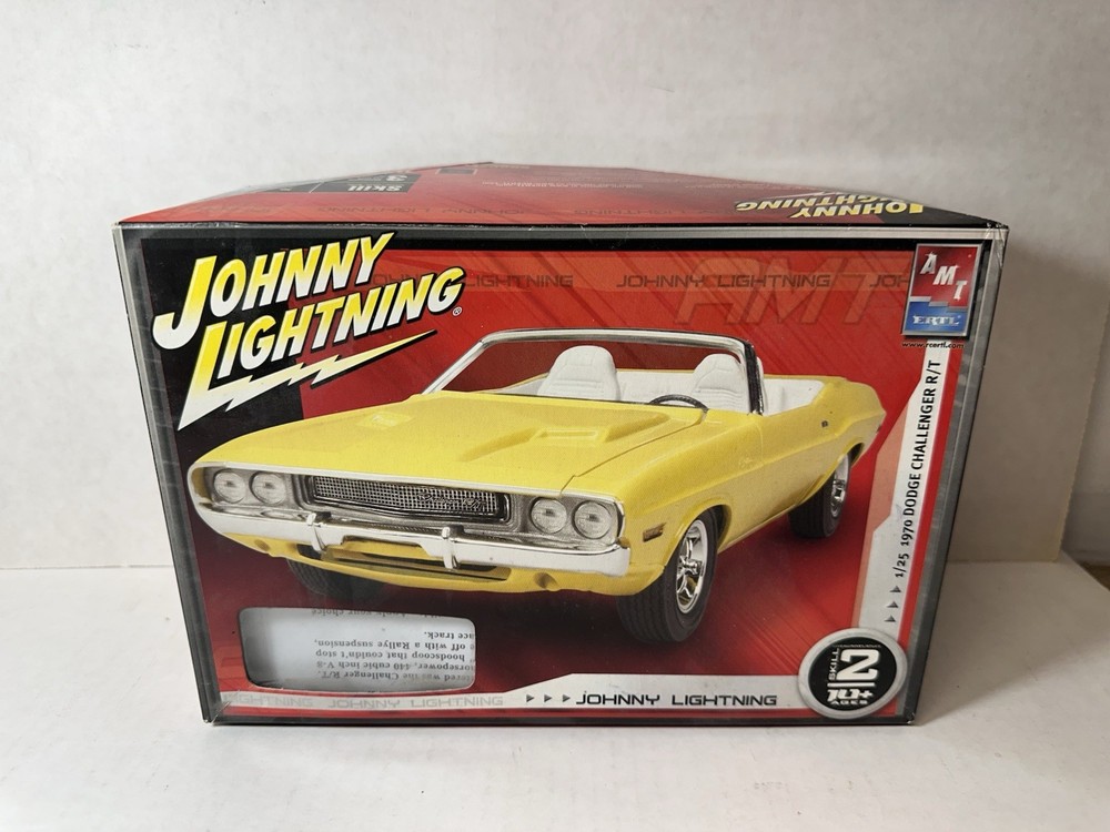 AMT 1970 Dodge Challenger R/T 1:25 Model Kit #38538 (UNBUILT / NO DIECAST CAR)