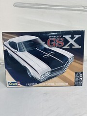 Revell 1/24 1970 Buick GSX 2n1 Plastic Model Kit 85-4522