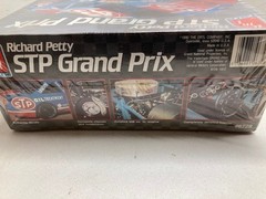 AMT ERTL RICHARD PETTY STP Grand Prix 6728 Vintage Model Car Kit 1:25 Sealed