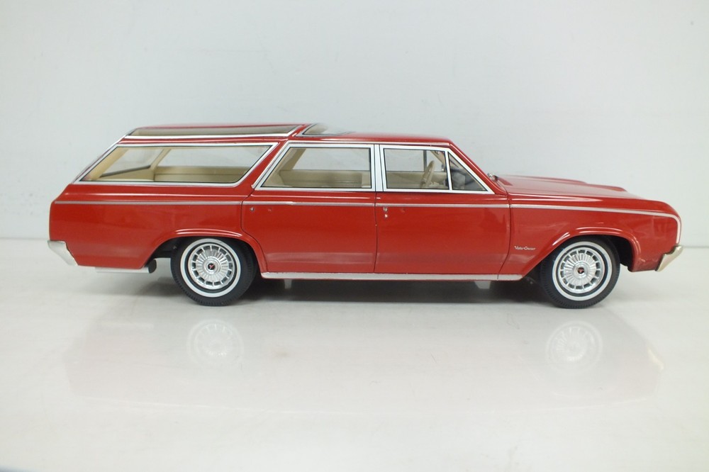 1964 Oldsmobile Vista Cruiser BOS 1:18 Resin(parts car)