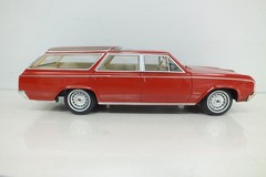 1964 Oldsmobile Vista Cruiser BOS 1:18 Resin(parts car)
