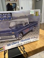 LEVEL 4 MODEL KIT 1966 CHEVROLET FLEETSIDE PICKUP TRUCK 1/25 BY REVELL 85-7225