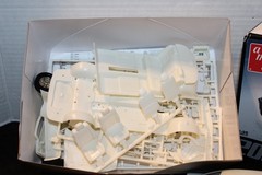 AMT® 1:25 Model Kit: 2005 Chrysler® 300C™ Sedan Car – Skill Level 2 – Open Box