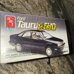 AMT/ERTL 1990 FORD TAURUS SHO MODELING KIT #6075 NEW AND SEALED FROM 1989