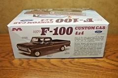 MOEBIUS MODELS 1970 FORD F-100 CUSTOM CAB 4X4 PICKUP TRUCK 1/25 SCALE MODEL KIT