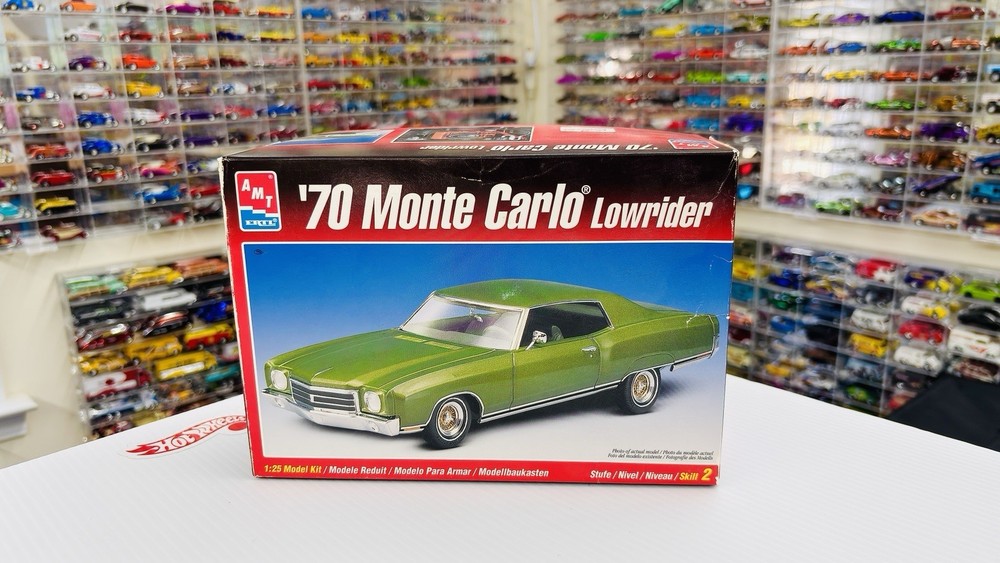 AMT Ertl 1970 Monte Carlo Lowrider Model Kit Skill 2 Open Complete See Photos