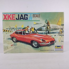 XKE Jag Revell 1:25 Model Kit 0556 Sealed Parts Bag 1998
