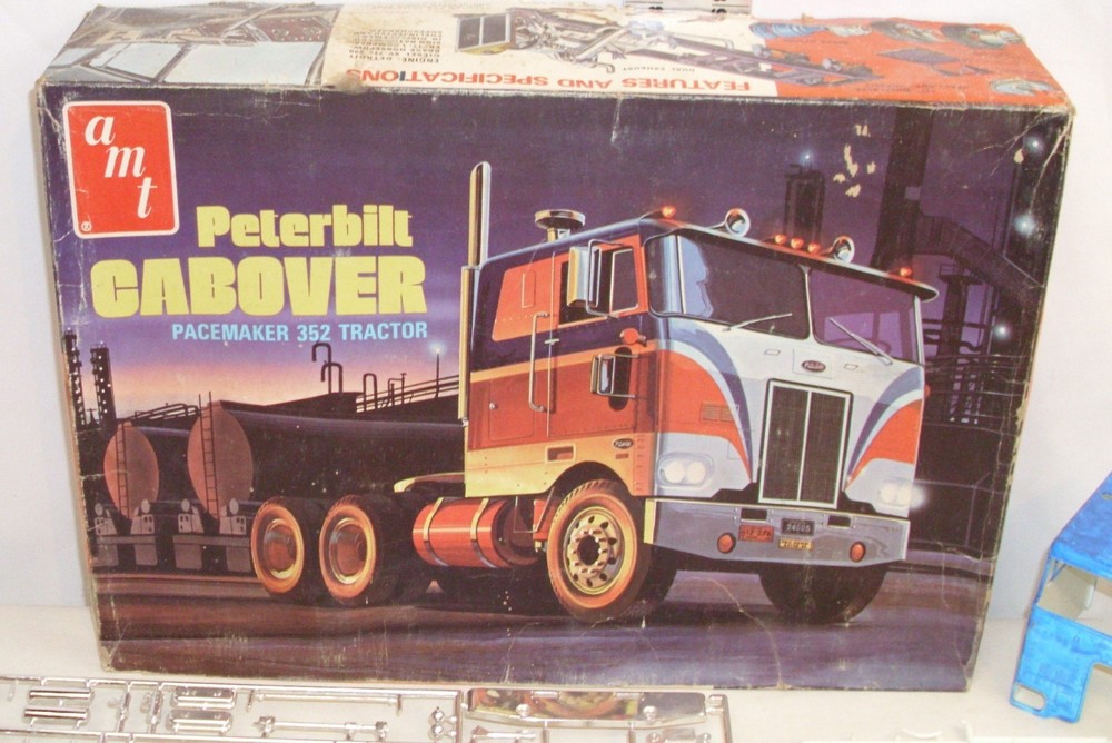 AMT PETERBILT CABOVER PACEMAKER 352 TRACTOR MODEL KIT 1:25 T502