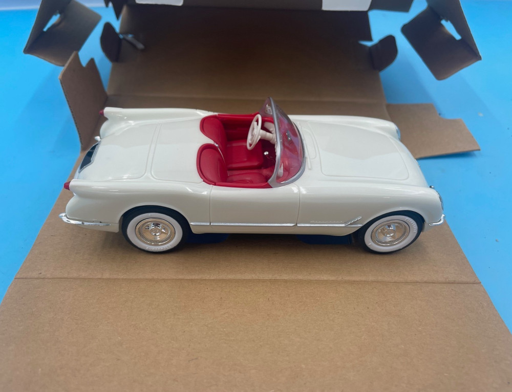 AMT-ERTL 1953 Corvette Convertible Polo White Promo Model 8732