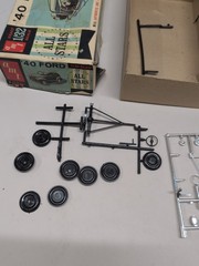 AMT 7240 Kit ’40 FORD DELUXE TUDOR SEDAN All Stars Open Box