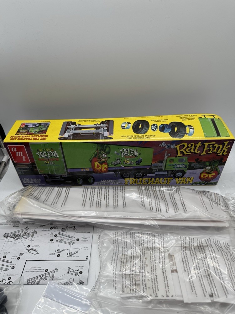 AMT Fruehauf Van Trailer Rat Fink Hauler 1:25 1292 Plastic Model Kit No Decals