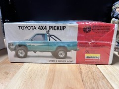 1992 Lindberg Toyota 4X4 Pickup Truck Vintage Model Kit #72506 COMPLETE