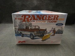 Moebius 1972 F-250 Ranger XLT w/Snow Plow 1:25 Scale Plastic Model Kit 2568