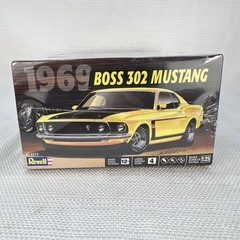 Revell 1969 Boss 302 Fastback Mustang 1:25 Model Kit Sealed NOS 2018 85-4313
