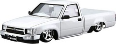 Aoshima Japan No.41 Toyota Hilux Custom RN80 1/24 model kit Unpainted