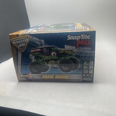 * REVELL 1/25 SCALE SNAP TITE MONSTER JAM GRAVE DIGGER PLASTIC KIT Sealed