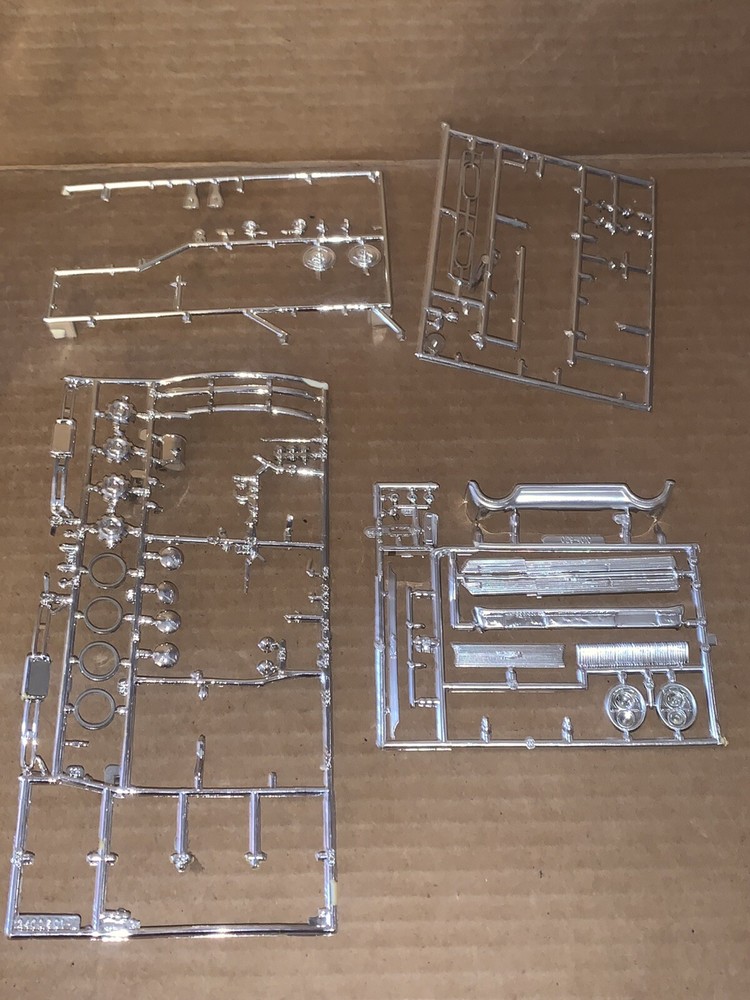 Vintage Junkyard Lot Of Plastic Model Car Chrome Parts And Pieces (Lot Jy444)