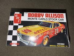 AMT MODEL KIT-1/25 RETRO DELUXE BOBBY ALLISON MONTE CARLO STOCK CAR #1064 SEALED