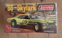 AMT 1966 Buick Skylark Modified Stocker 1/25 AMT1398 Plastics Car