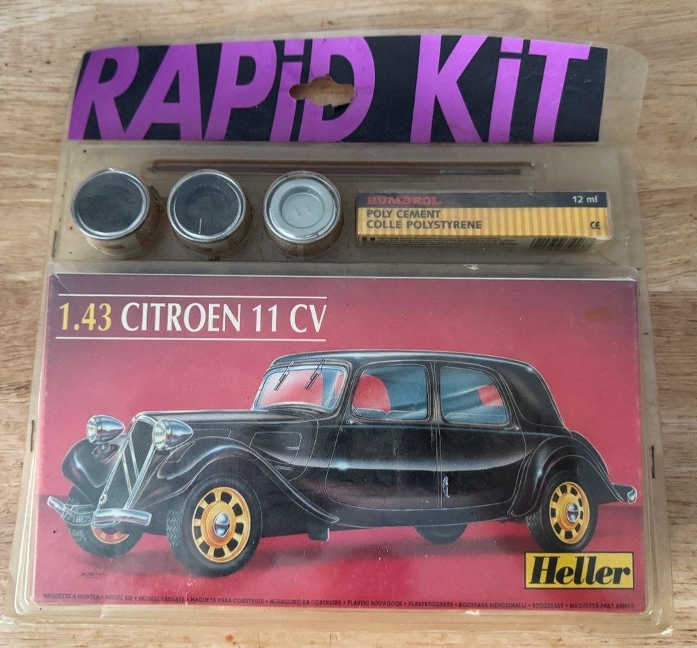 HELLER 1/43 SCALE RAPID KIT ” 11 CV CITROEN ” PAINT, BRUSH & GLUE INCLUDED (A22)
