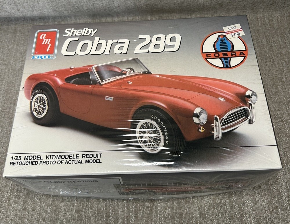 AMT Ertl 6587 1/25 Scale 1964 Ford Shelby Cobra 289 Roadster Plastic Model Kit
