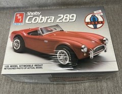 AMT Ertl 6587 1/25 Scale 1964 Ford Shelby Cobra 289 Roadster Plastic Model Kit