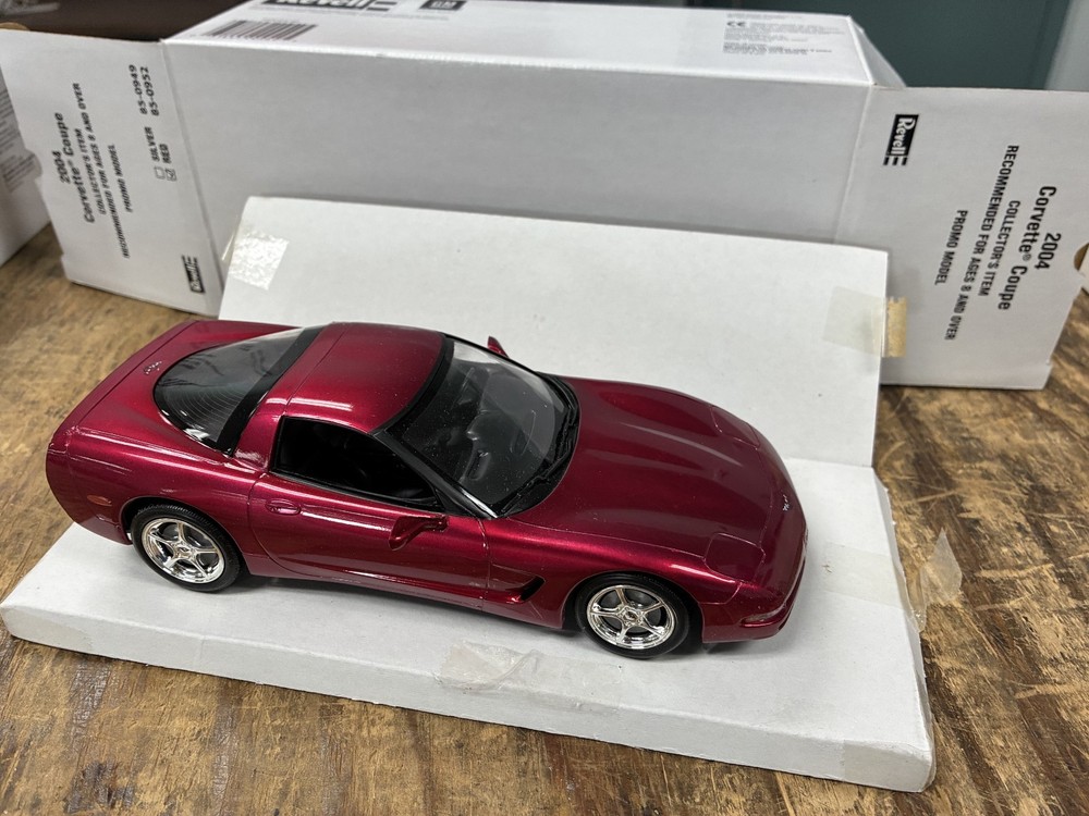 2004 Corvette Coupe Collector’s Item 125 Scale Promo Model Car 85-0952