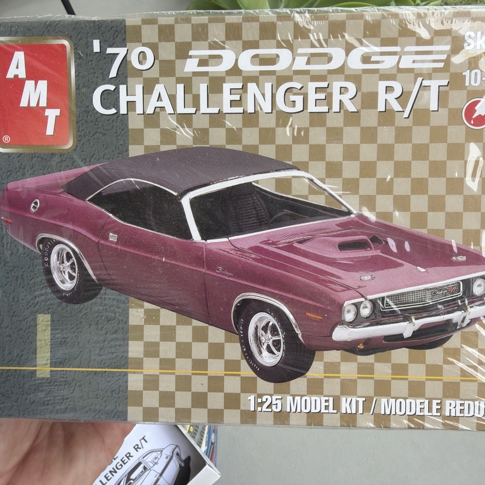 AMT ERTL 1/25 70 Dodge Challenger R/T Plastic Model Kit Sealed Parts