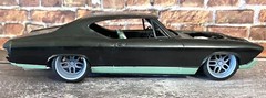 1/24 Scale: 21/20 Inch Weld Laguna Wheels With Wide Rear Street Tires; Resin