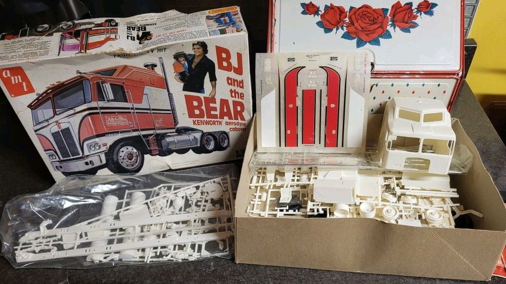 1980 AMT Matchbox BJ & The Bear Kenworth Cabover Kit # 5021 Open Box NEVER USED
