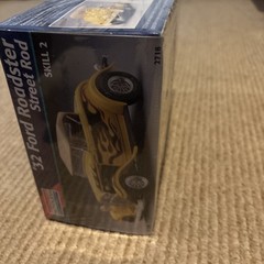 Monogram 1932 Ford Roadster Street Rod Car Model Kit 1:24 Scale New Sealed