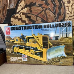 AMT Construction Bulldozer 1/25 Scale Model Kit #1086/06 ~ Brand New