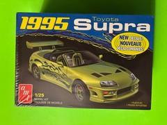 1995 TOYOTA SUPRA MODEL KIT AMT ROUND 2 1/25 SCALE NEW SEALED COOL LOOK!!
