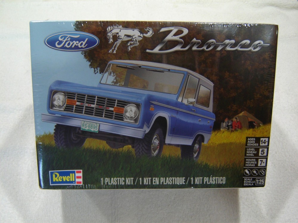 REVELL FORD BRONCO Model Kit 1/25 NEW SEALED #85-4320