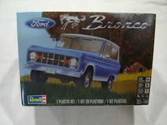 REVELL FORD BRONCO Model Kit 1/25 NEW SEALED #85-4320