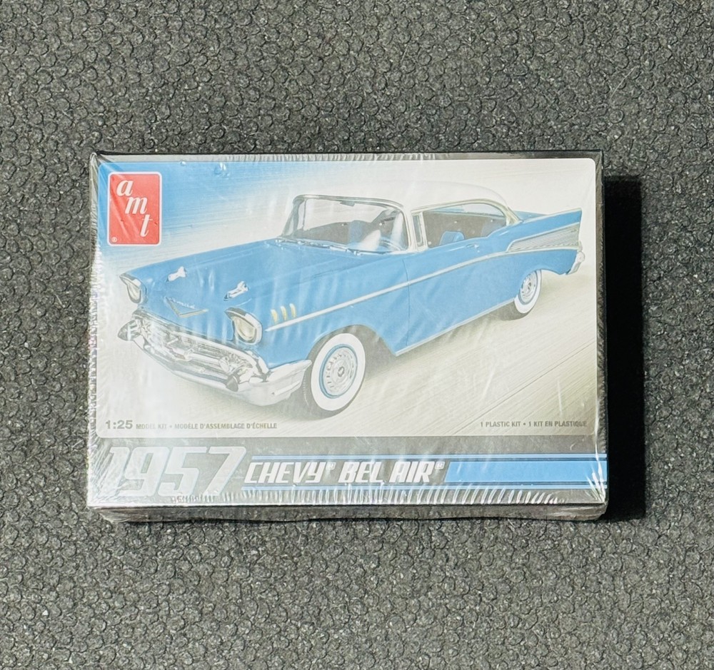 AMT 1957 Chevy Bel Air Model Car Scale 1:25 – Blue/White