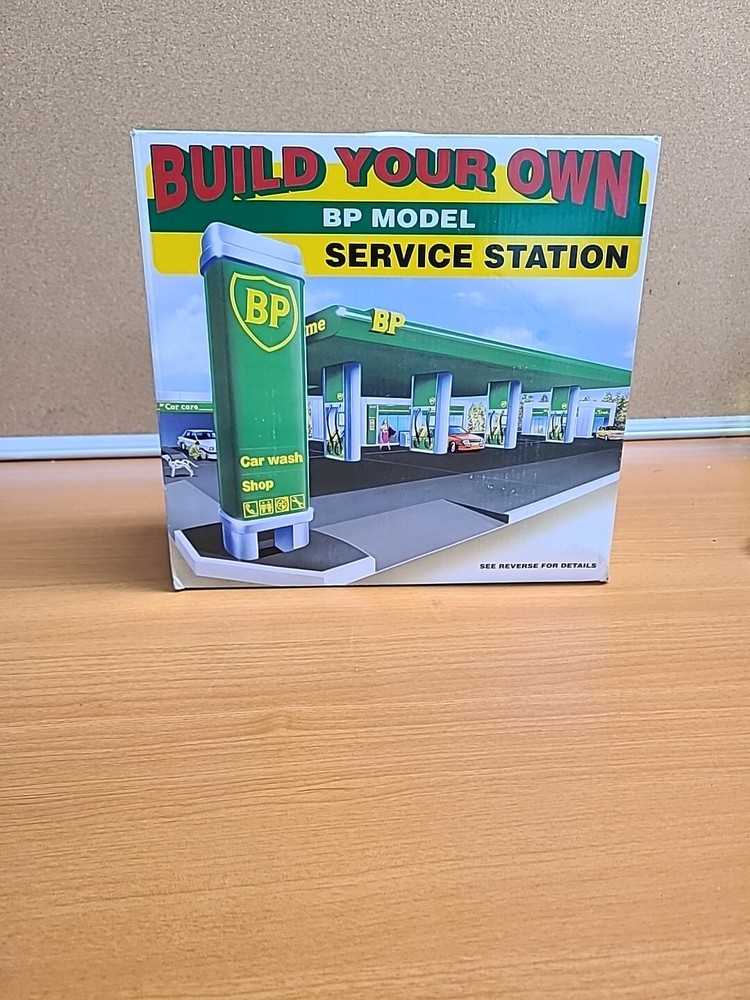 BP Model “Build Your Own Service Station” 1995 NIB Gas & Car Wash (Package Wear