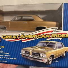 Polar Lights 1964 Pontiac GTO Snap Together Model Kit – 1:25 Scale – New in Box