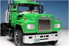 AMT Mack R685ST Semi Tractor 1:25 Scale Model Kit (AMT1039)