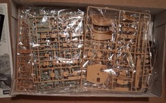 Academy 1387 1/35 Tiger I Mid Production Interior Model Kit + Aber PE Grilles