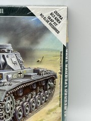Zvezda 6119 German Medium Tank Pz.Kpfw. III G 1/100 Scale Plastic Model kit