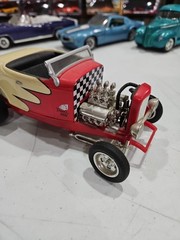 1:18 Chopped 32 Roadster – Missing top – NO BOX – FREE SHIPPING INCLUDED