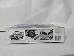 Revell 1-24 Scale Toyota Land Rover Series III 109 Sealed New Nice